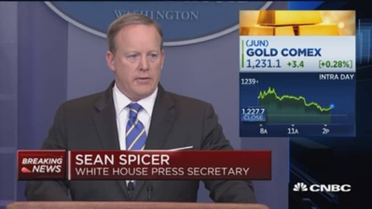 Spicer: The future of the American economy looks very bright 