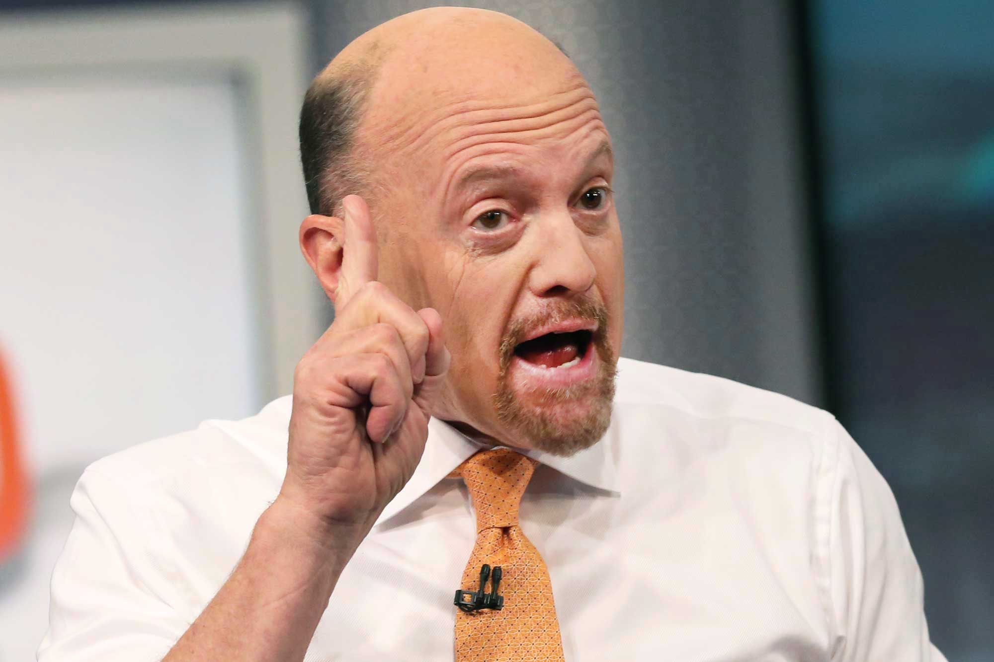 Charts suggest the S&P 500 is poised for a short-term bounce says Jim Cramer – CNBC