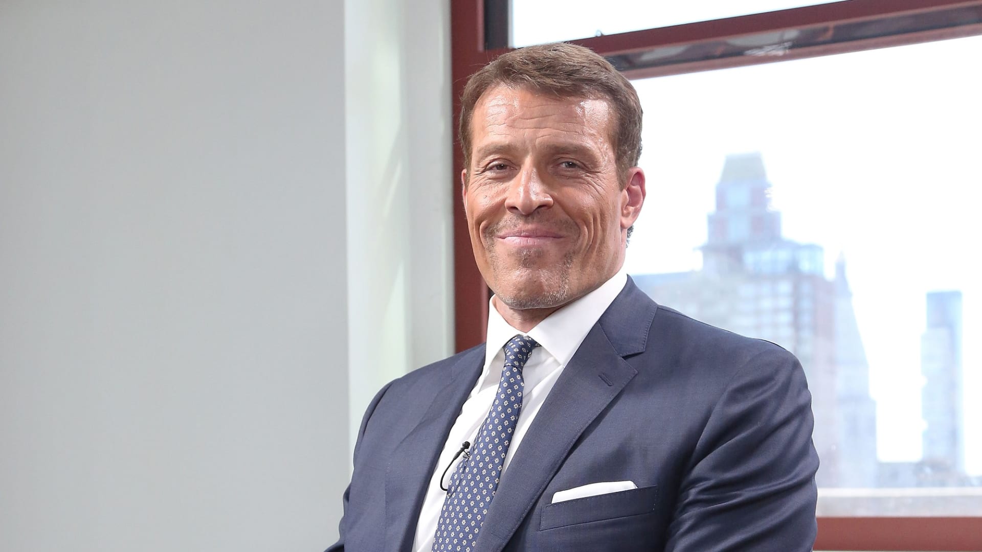 Here's how much money you need to start investing, according to self-made millionaire Tony Robbins