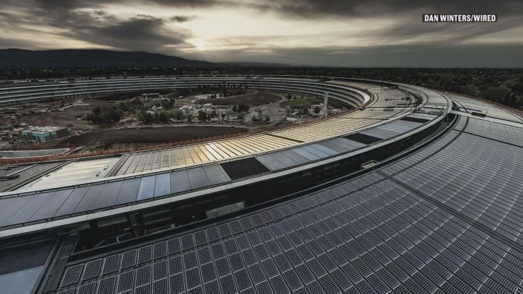 These are exclusive photos of Apple's new spaceship-like headquarters