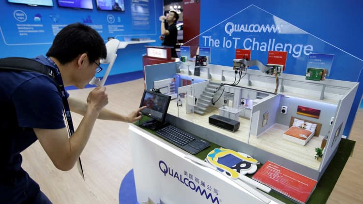 Broadcom offers to buy Qualcomm in cash and stock bid