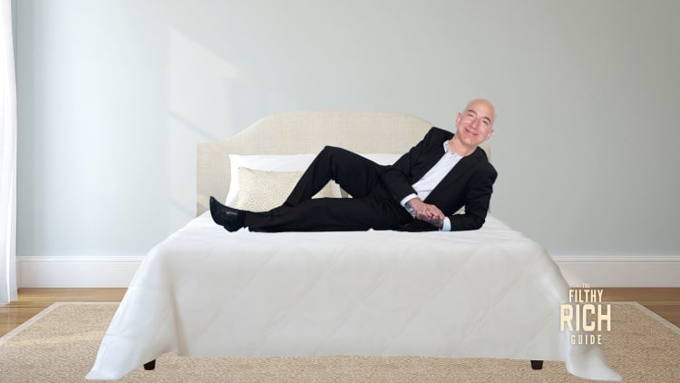 What Jeff Bezos' fortune looks like stuffed under a mattress