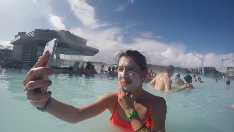 What it's like to spend a day at the Blue Lagoon in Iceland