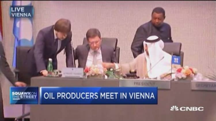Oil prices tumble after OPEC ministers speak