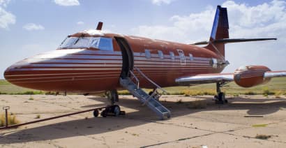 Jet owned by Elvis auctioned after sitting 35 years