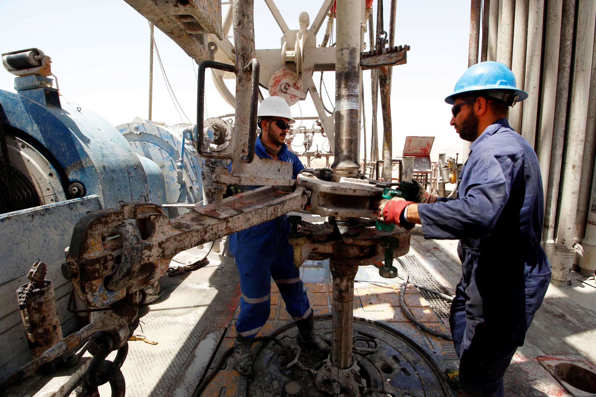 Iraq bumps up the date for awarding new oil contracts to April 15
