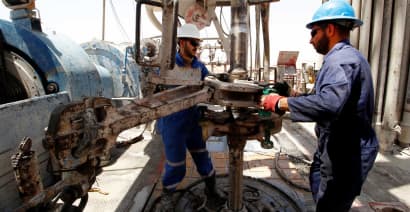 Iraq bumps up the date it will award new oil contracts by more than two months