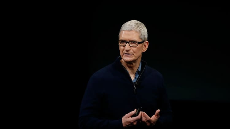 Fmr. Apple CEO on Apple jobs announcement: Tim Cook is setting the benchmark