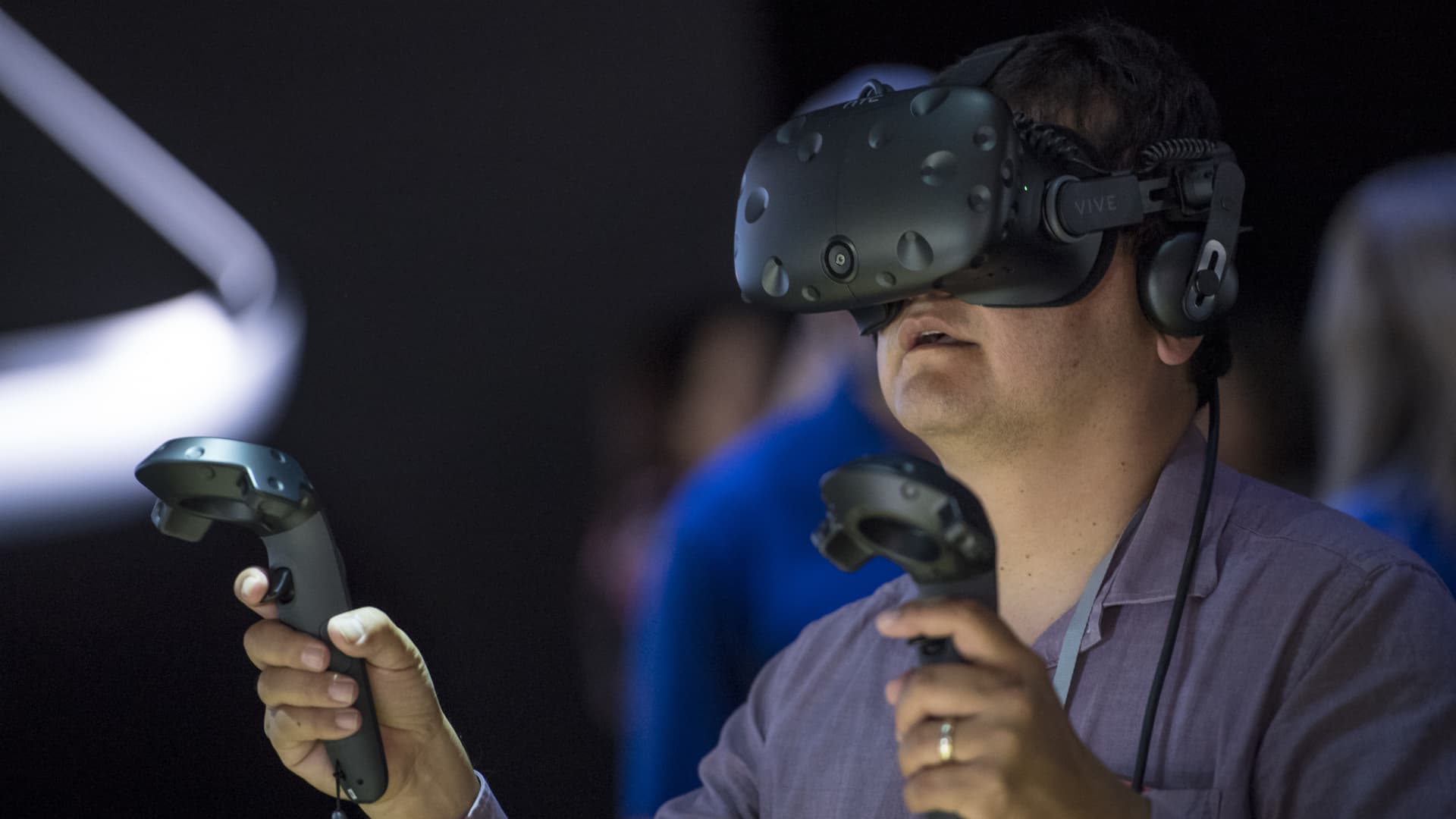 An attendee wears an HTC Vive Virtual Reality headset during the Apple Worldwide Developers Conference in San Jose, California, June 5, 2017.