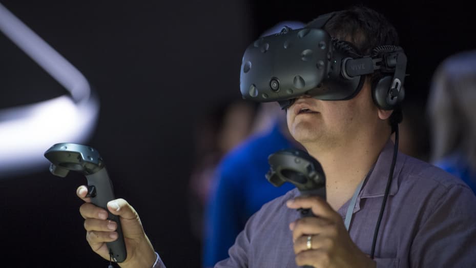 An attendee wears a HTC Corp. Vive virtual reality (VR) headset during the Apple Worldwide Developers Conference (WWDC) in San Jose, California, U.S., on Monday, June 5, 2017.