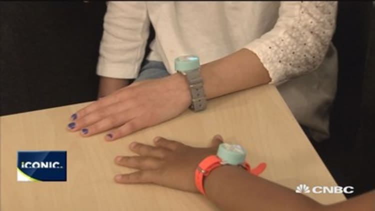 Jewelbots: High-tech friendship bracelets help girls learn coding 
