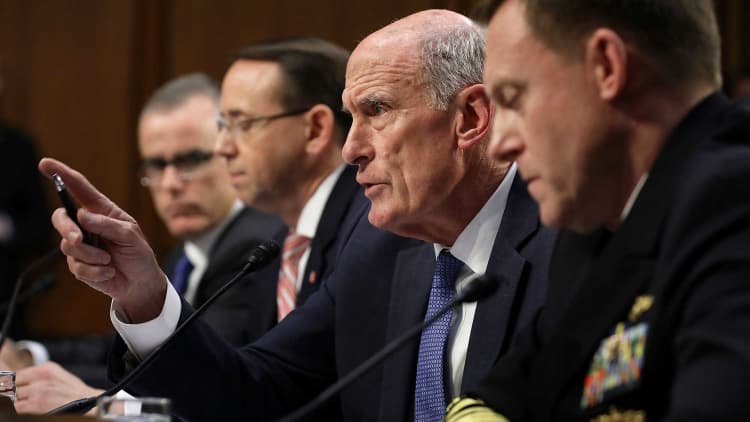 Senators press intelligence officials over Russia probe