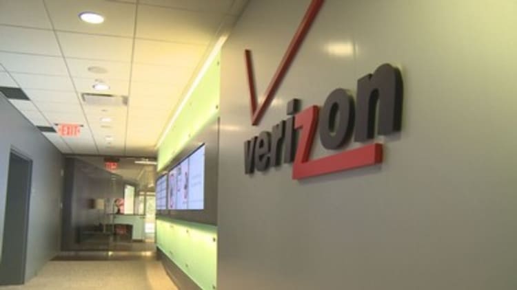 Verizon completes its $4.48 billion acquisition of Yahoo; Marissa Mayer leaves with $23 million