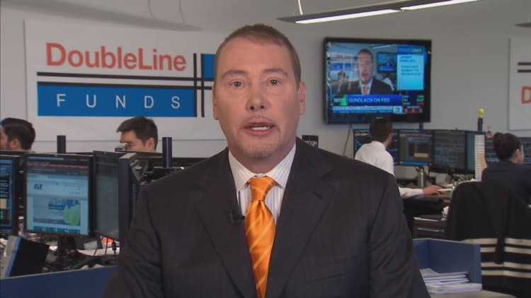 Investor Jeff Gundlach sees trouble, says traders should raise cash 'literally today'