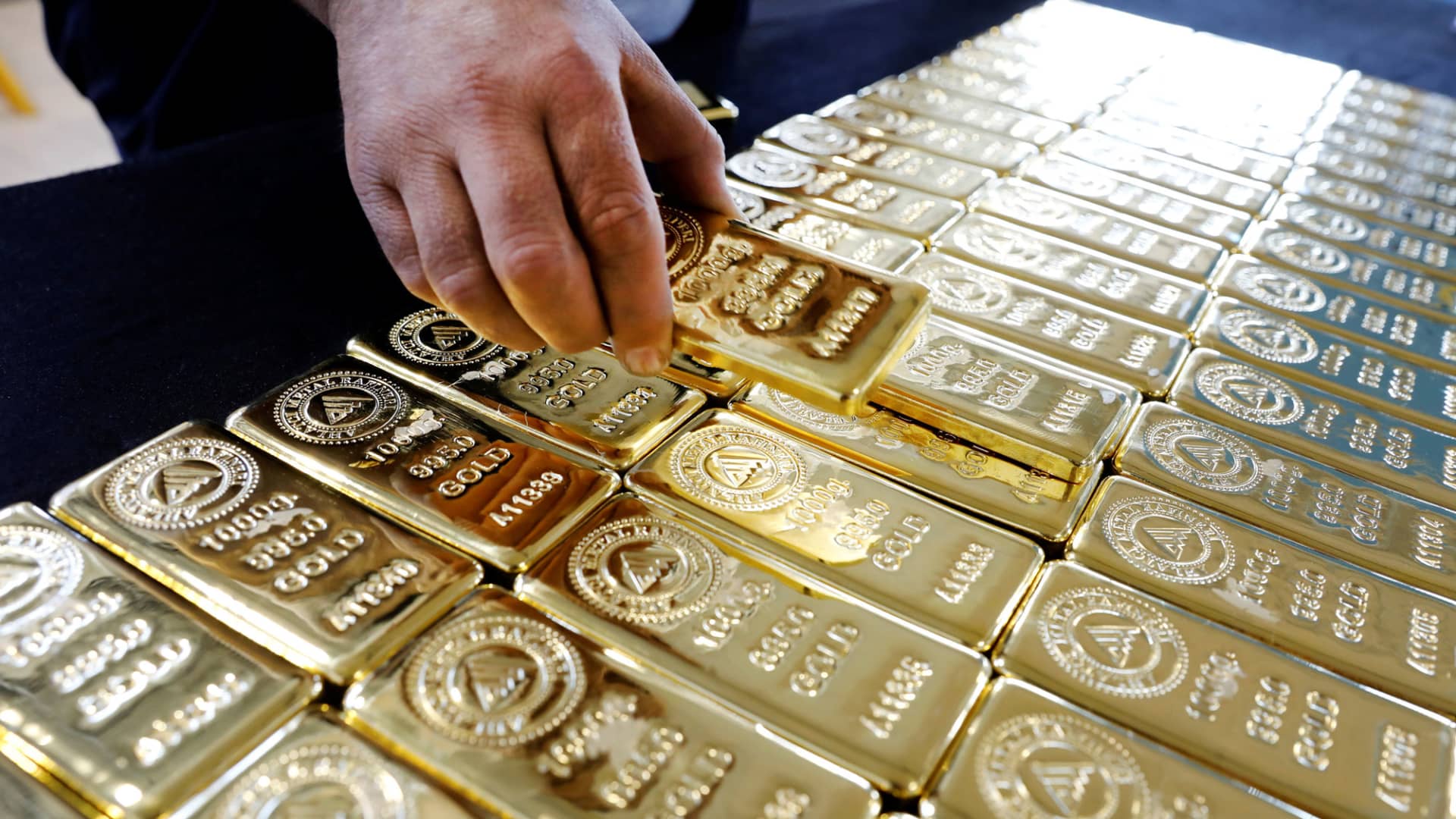 Physical gold offers more protection than mining stocks, says State Street’s George Milling-Stanley