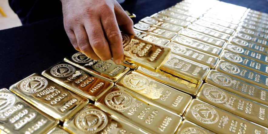Trader sets key level to watch in gold after metal's third straight weekly gain