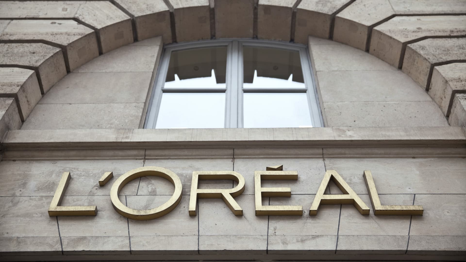 L'Oreal shares down 7% on lower-than-expected gross sales, slowdown in Asia