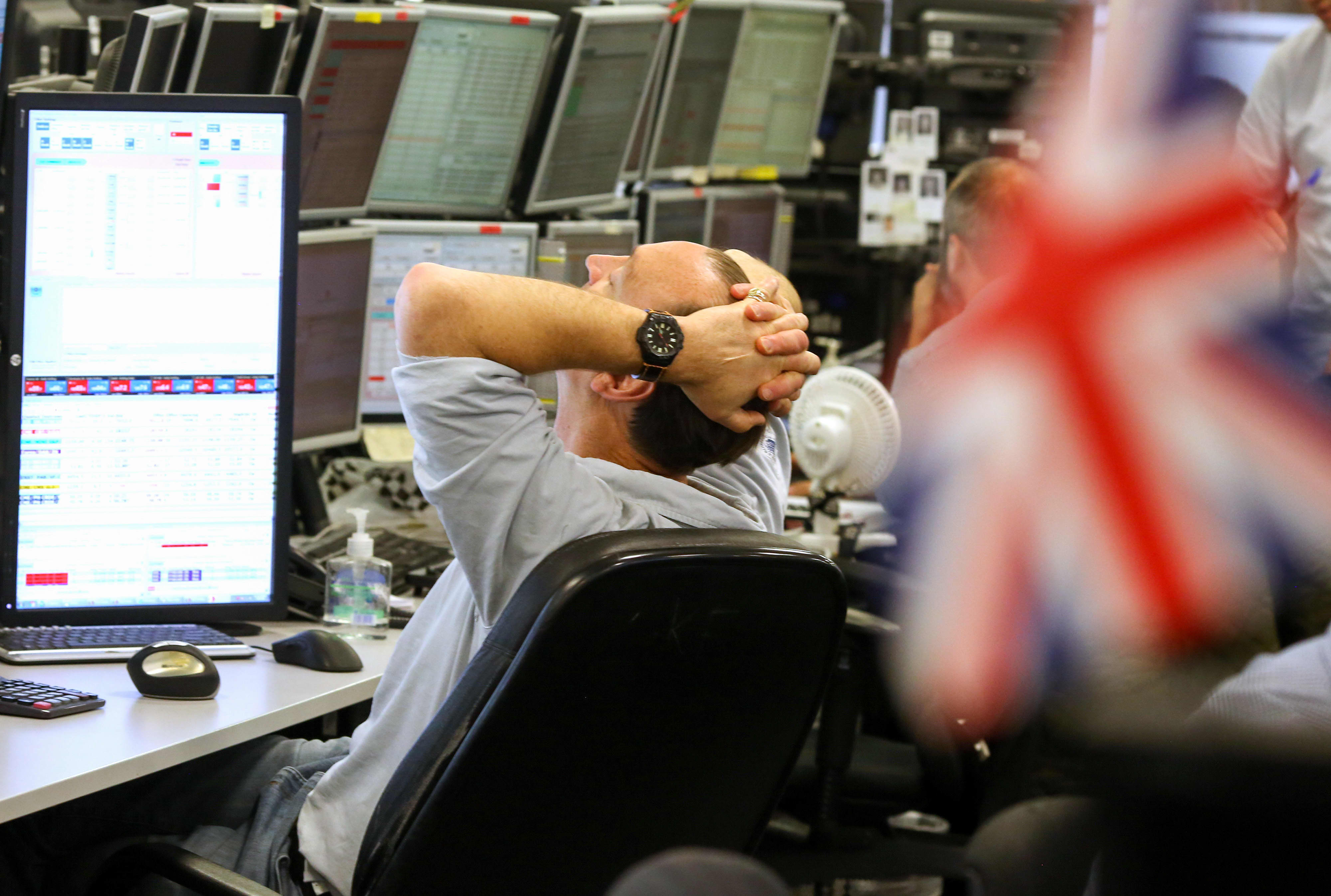 European markets flat with Brexit standoff in focus - CNBC