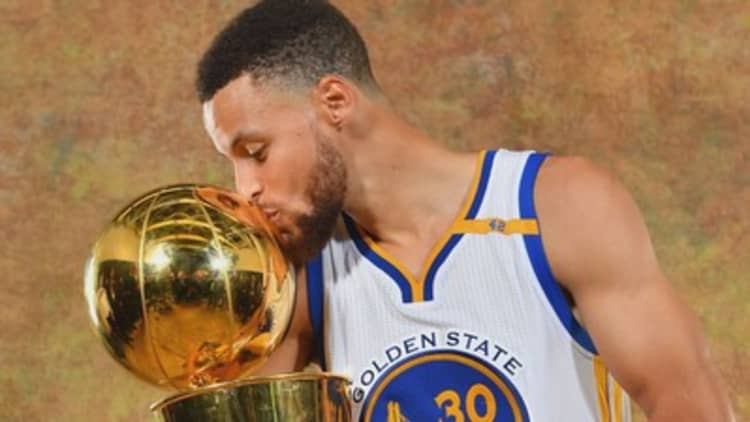 Stephen Curry one of NBA's greats, but his paycheck doesn't show it