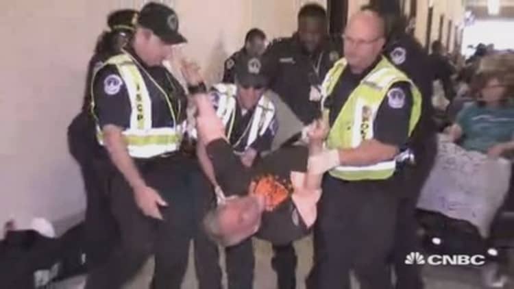 Police forcibly remove disabled protesters from Capitol Hill 