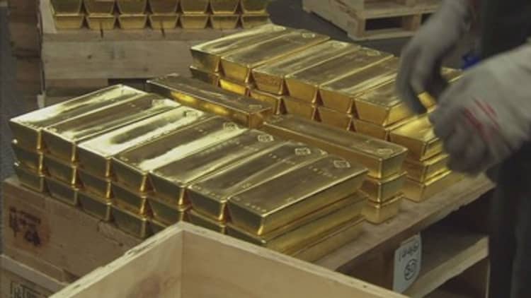Huge sell order 'mistake' sends gold to six-week low