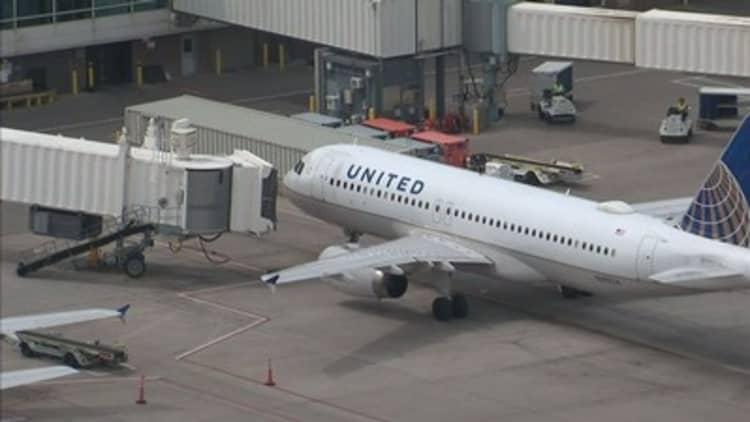 Infant overheats on delayed United flight in Colorado
