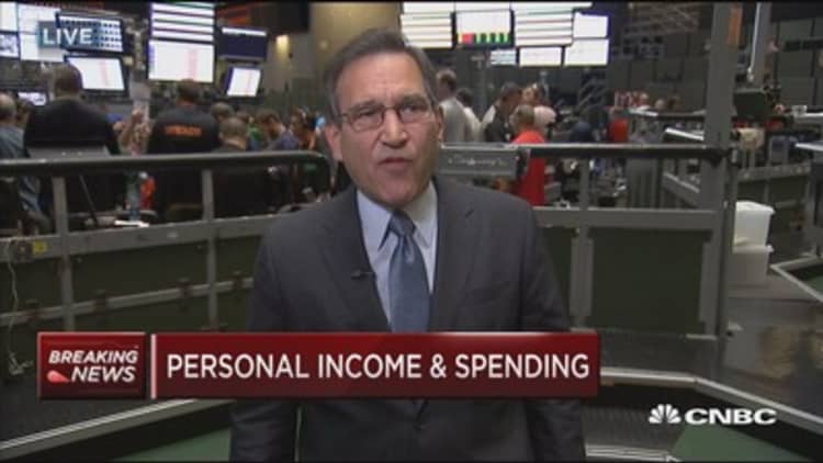 Personal income up 0.4% in May