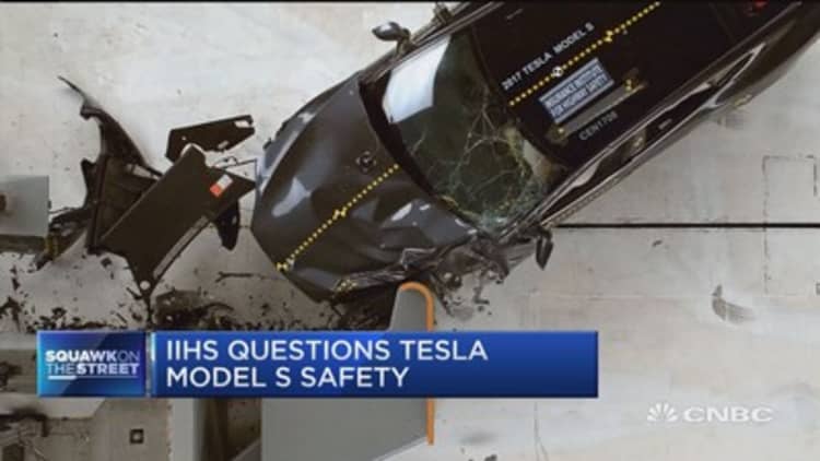 Tesla under pressure after IIHS questions Model S safety in new crash tests