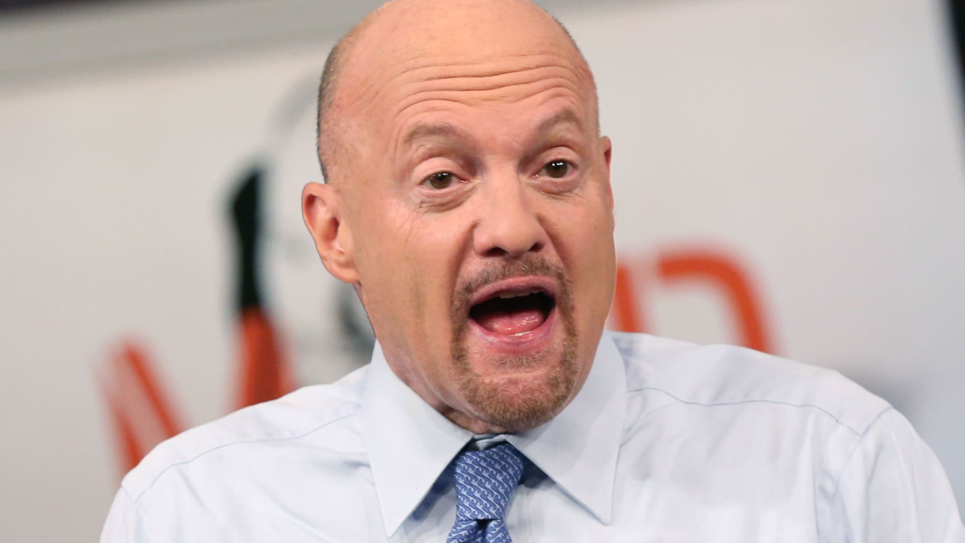 Be ready to pounce on homebuilding stocks the next time they drop, Jim Cramer sa..