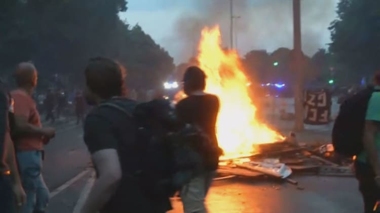 Watch clashes between protestors and police heat up in Hamburg during G-20 summit