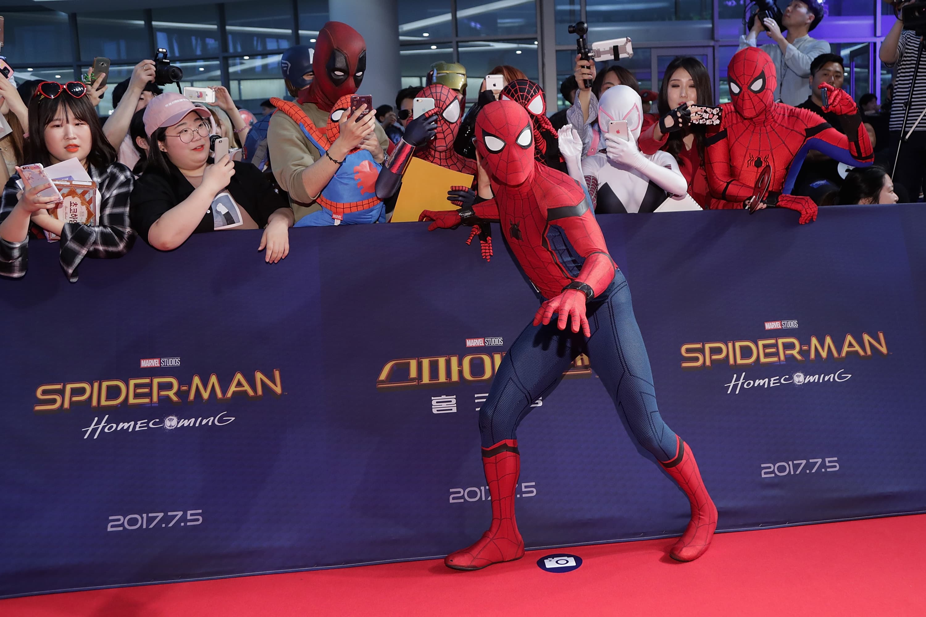 Hot Toys' 'Spider-Man Homecoming' Figures Do Whatever a Spider Can