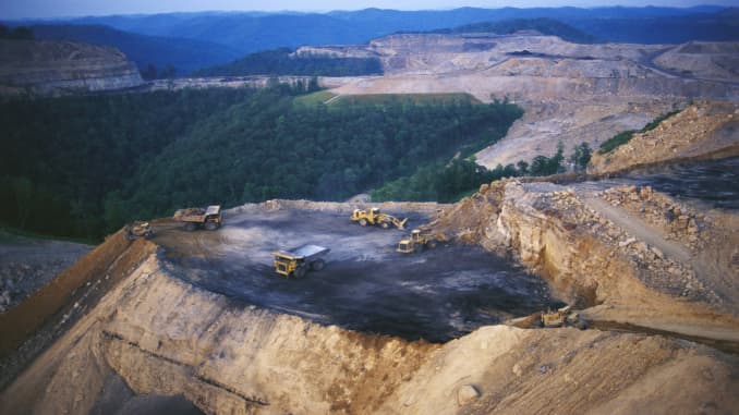 In partnership with EDF Renewable Energy, Kentucky's Berkeley Energy Group will be constructing the state's largest solar farm on a mountaintop strip mine like this one.