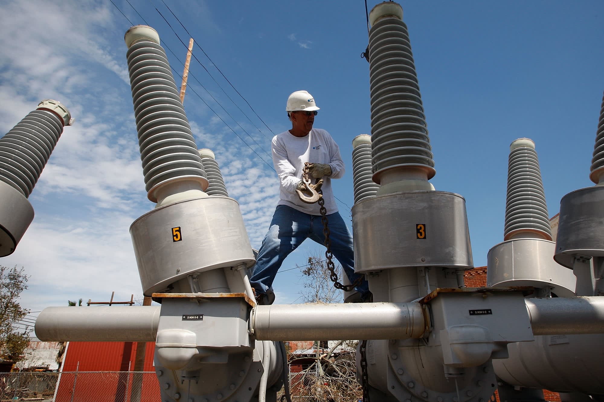 us-gas-and-electric-utility-centerpoint-energy-to-buy-rival-vectren-in