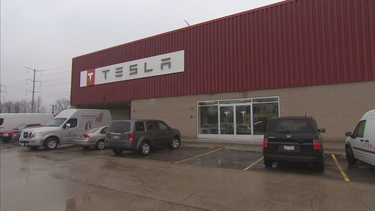 Tesla drastically expands its service network as Model 3 deliveries start