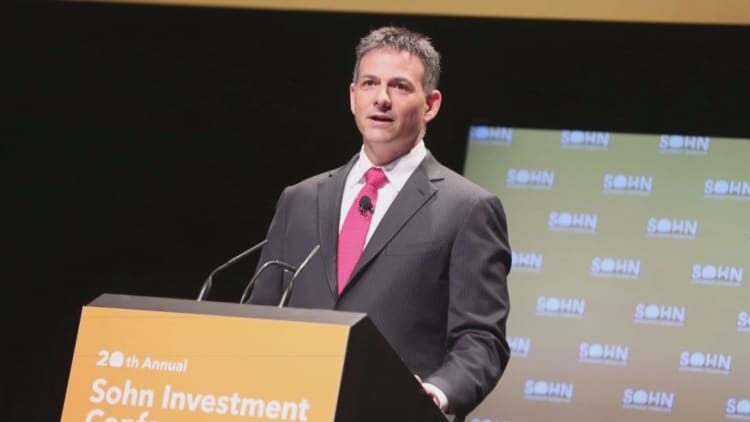 David Einhorn reportedly sees $400 million flee as another hedge-fund star faces massive outflows