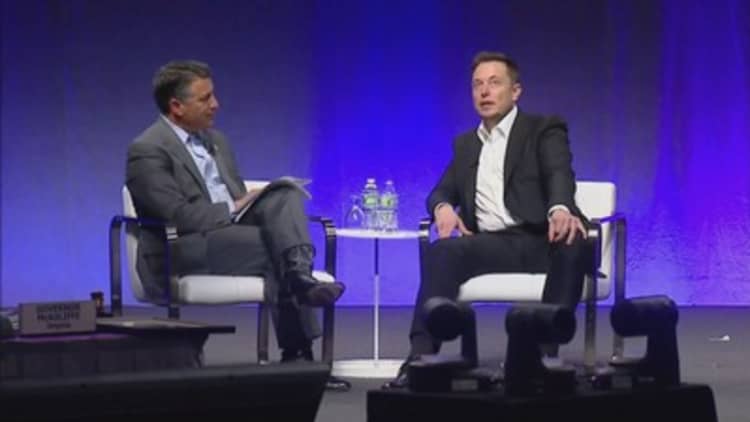 Elon Musk talks cars - and humanity's fate - with governors