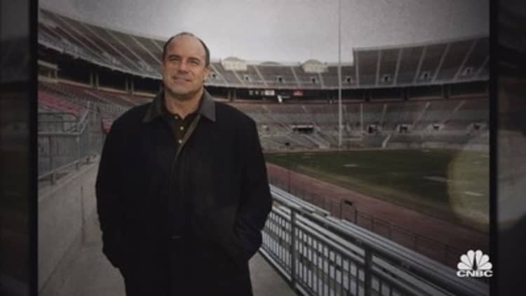 Former football star Art Schlichter cons friends and acquaintances to feed his gambling addiction