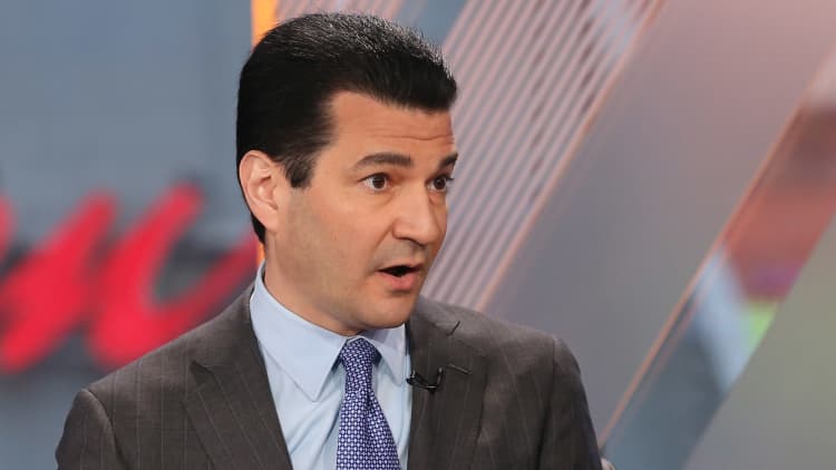 Former FDA chief lays out conditions that could allow social distancing to end