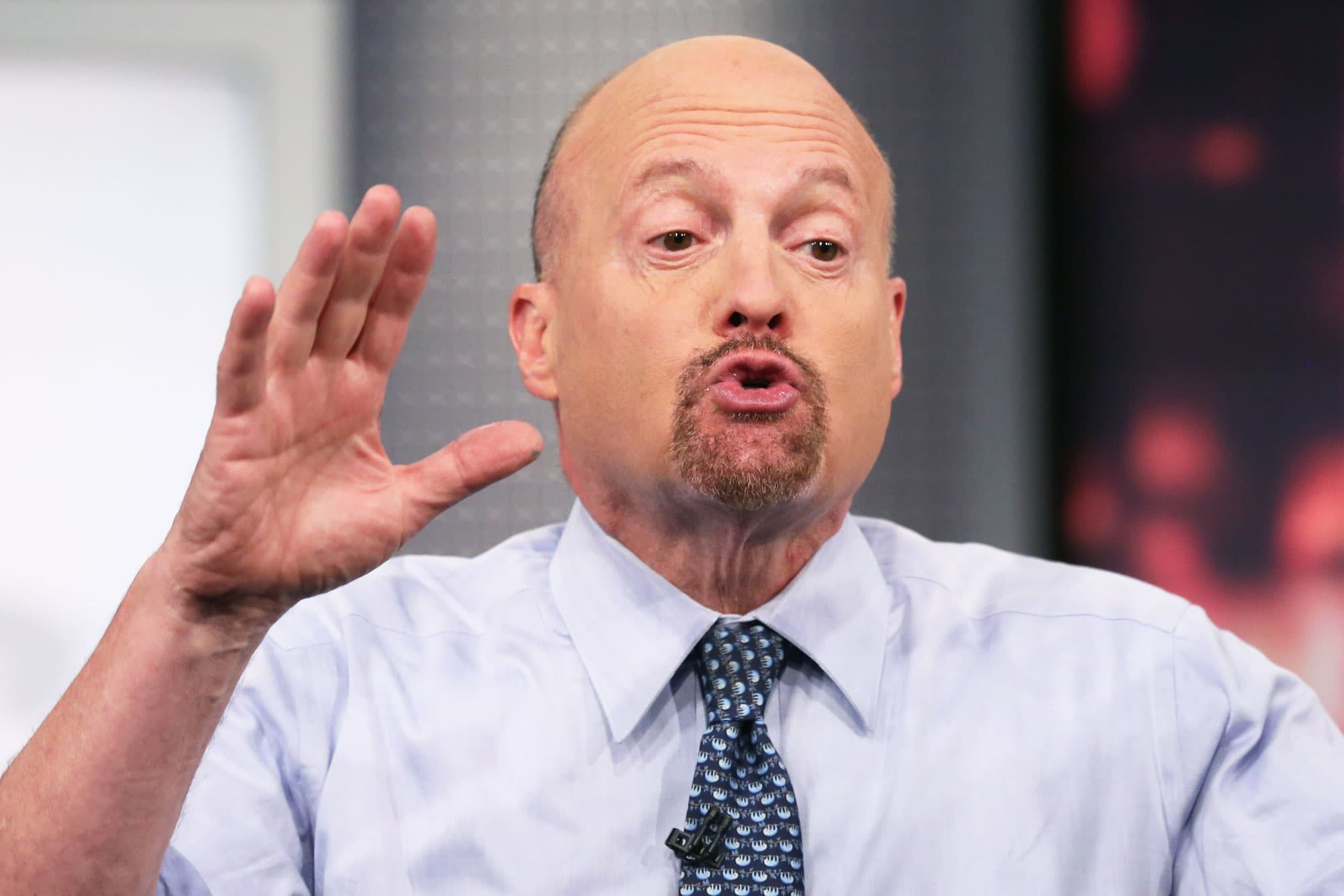 Cramer says the stock market is unusually fragile use rallies to raise cash – CNBC