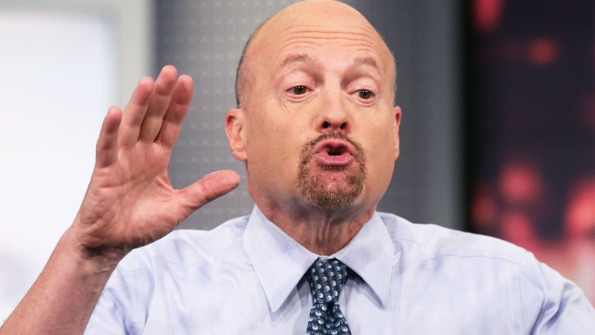 Cramer says the stock market is unusually fragile, use rallies to raise ...