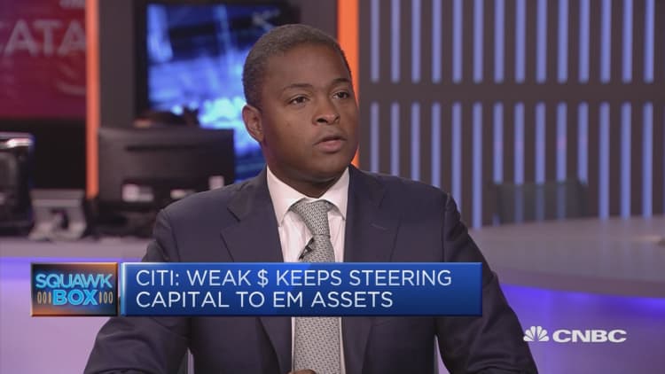 Citi: Weak dollar keeps steering capital to EM assets