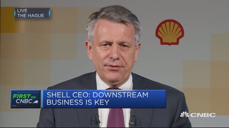 Shell CEO on electric cars: Electric mobility has to happen 'fast'