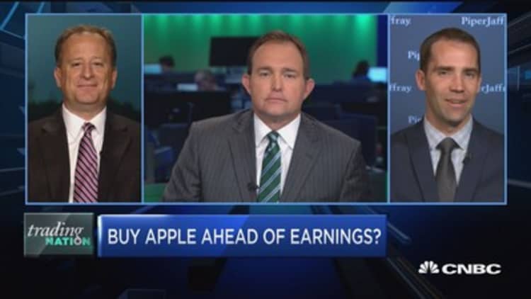 Trading Nation: Buy Apple ahead of earnings?