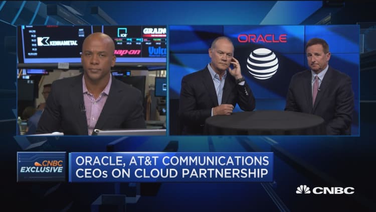 Oracle and AT&T Communications CEOs break down cloud deal