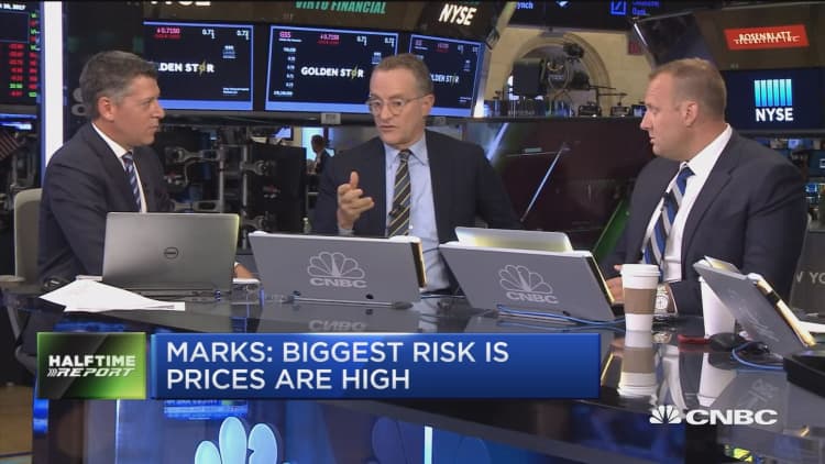 Billionaire investor Howard Marks: Passive investing making certain tech stocks a 'dangerous place'
