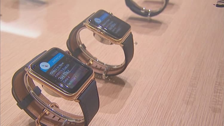 The coming Apple Watch won't need to be linked to an iPhone to make calls or stream music