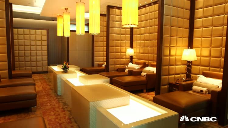 Look inside the Dubai Emirates first class lounge