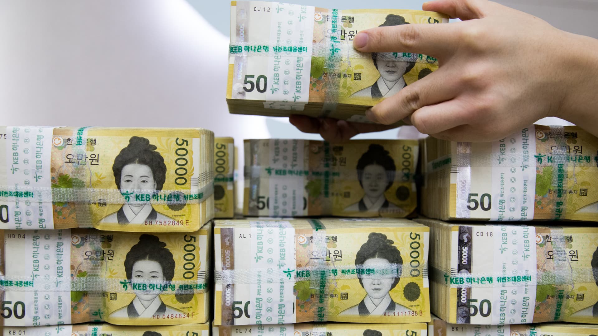 South Korea is not worried about ‘dramatic’ capital outflows for now, finance minister says