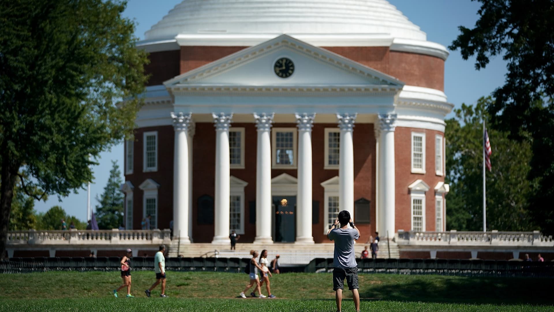 These private and public colleges top the list for most generous financial aid