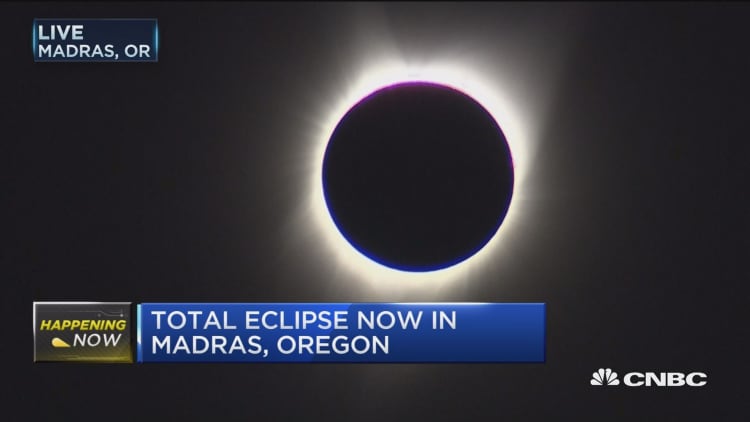 Solar eclipse reaches totality in Oregon